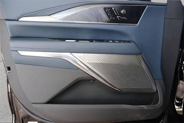 2025 Cadillac ESCALADE IQ Luxury 2