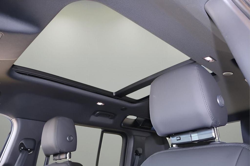 2025 Land Rover Defender 110 S