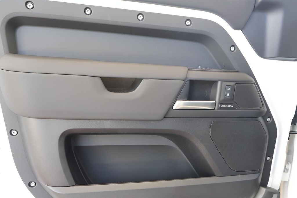 2025 Land Rover Defender 110 S