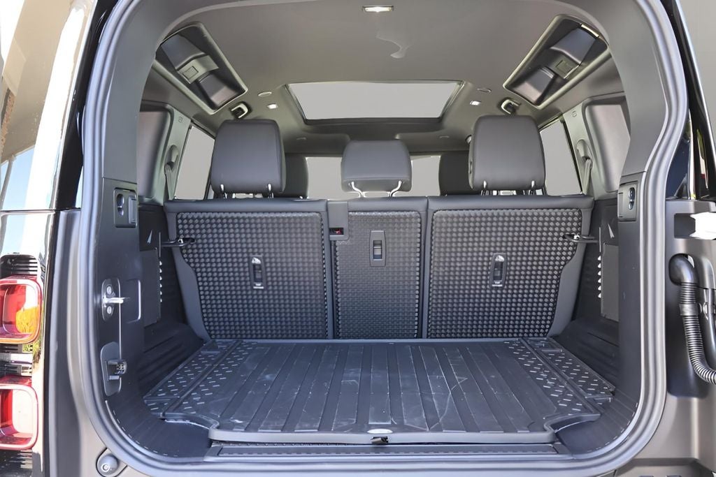 2025 Land Rover Defender 110 S