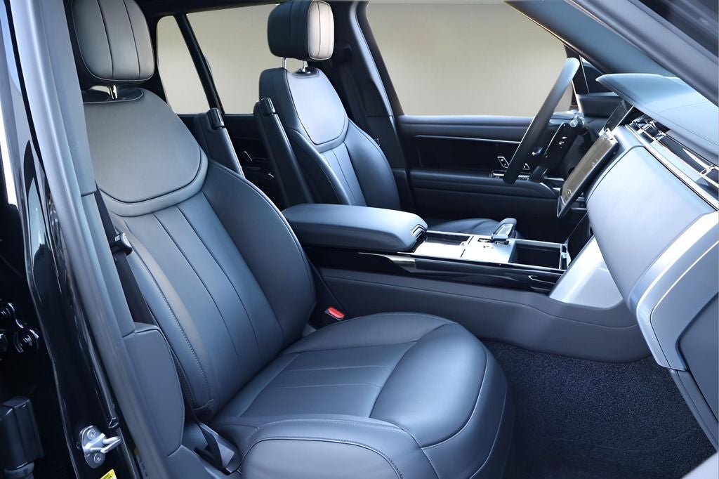 2025 Land Rover Range Rover Plug-In Hybrid SE