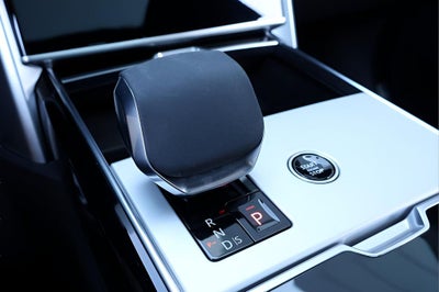 2025 Land Rover Range Rover Plug-In Hybrid SE