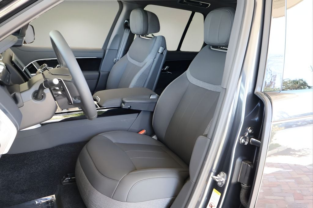 2025 Land Rover Range Rover SE