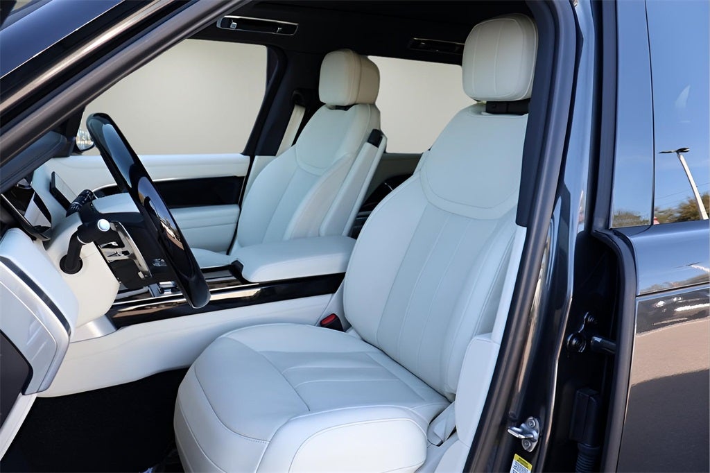 2025 Land Rover Range Rover SE LWB