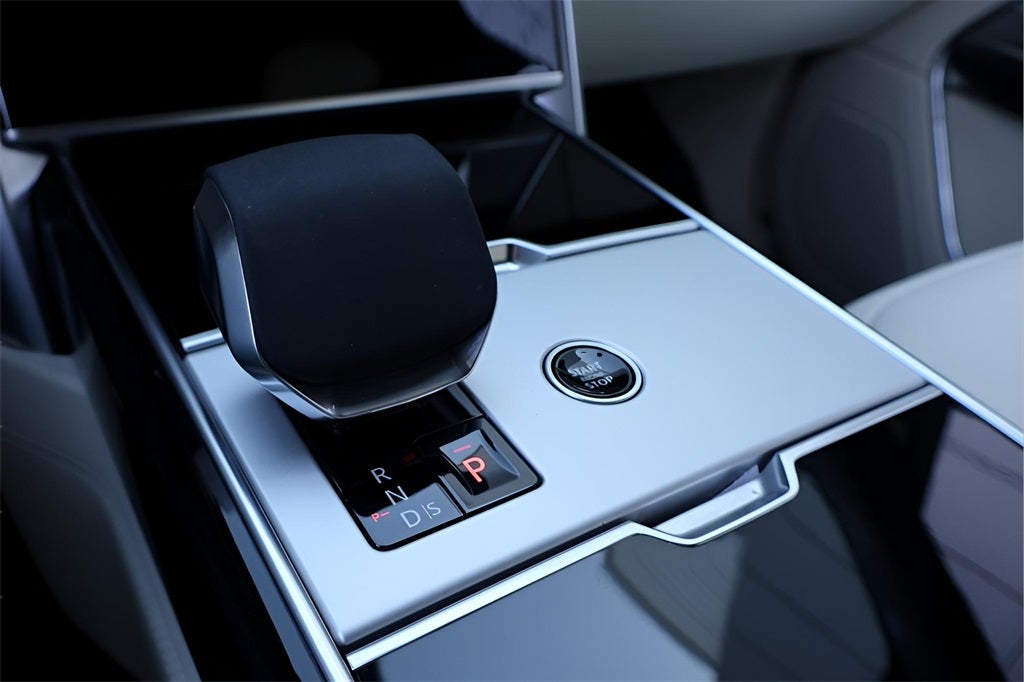 2025 Land Rover Range Rover SE LWB