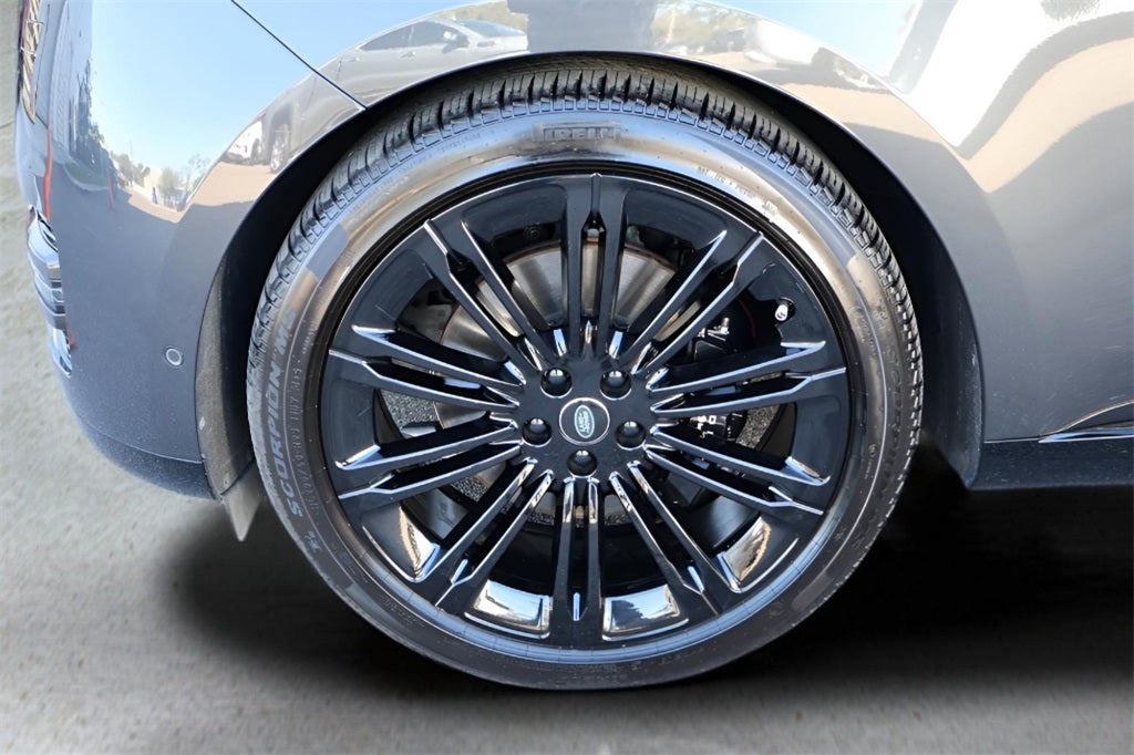 2025 Land Rover Range Rover SE LWB