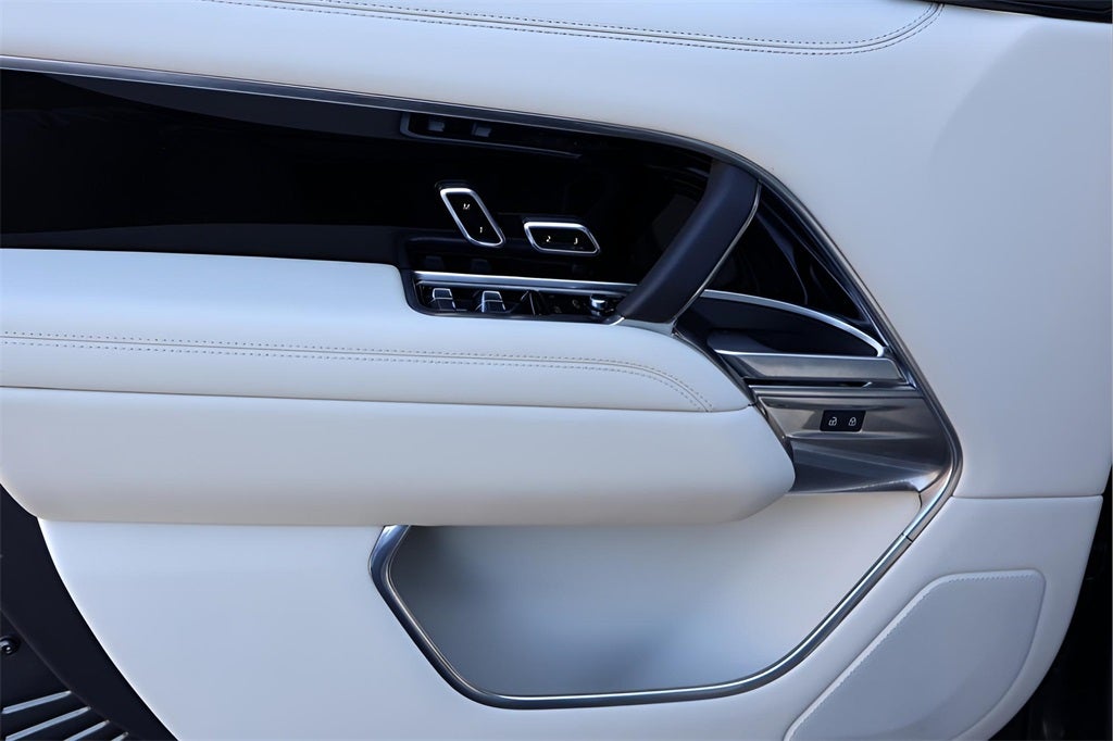 2025 Land Rover Range Rover SE LWB