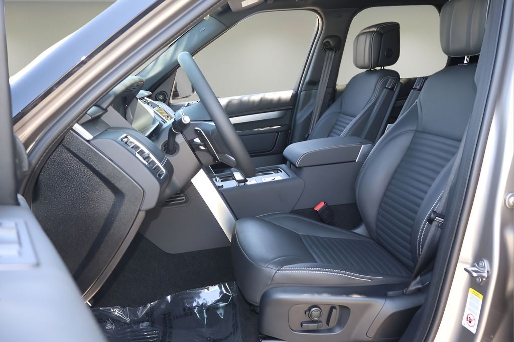 2025 Land Rover Discovery Dynamic SE