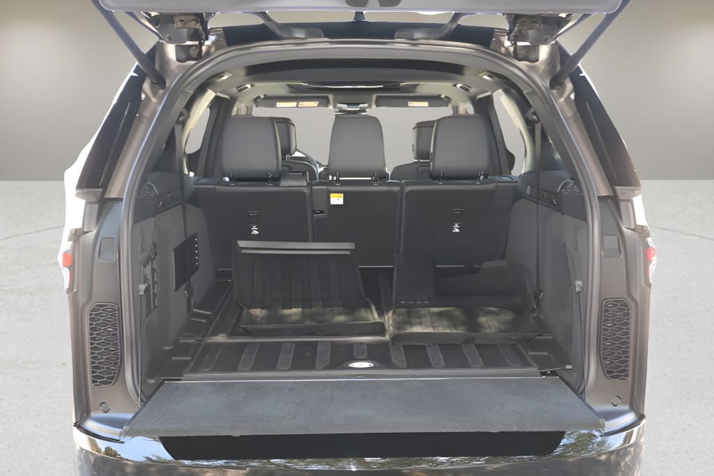 2025 Land Rover Discovery Dynamic SE