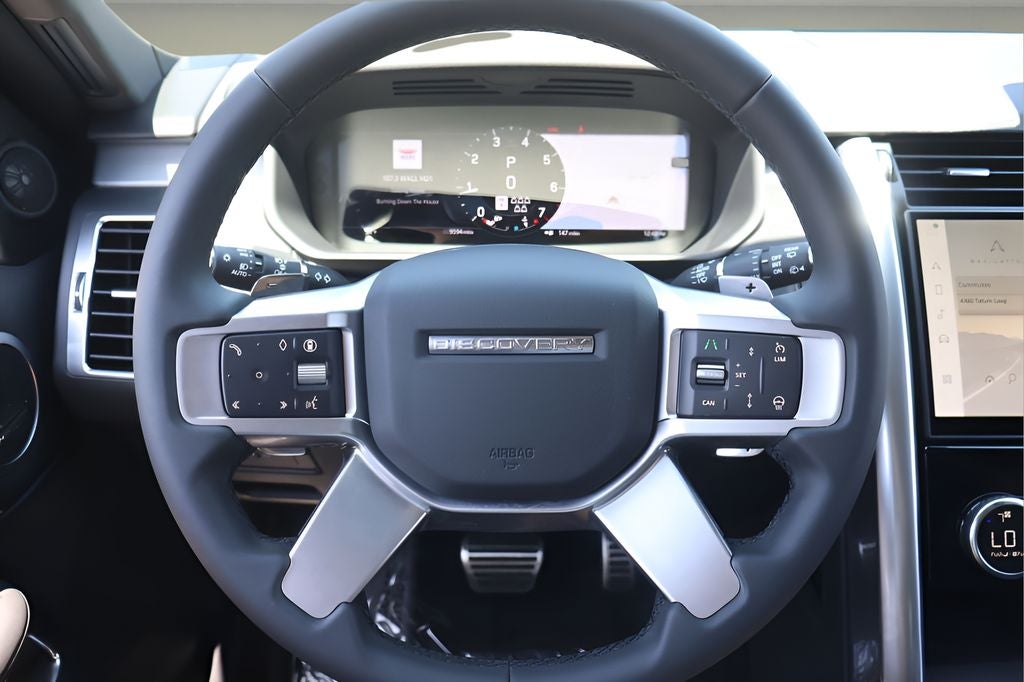 2025 Land Rover Discovery Dynamic SE