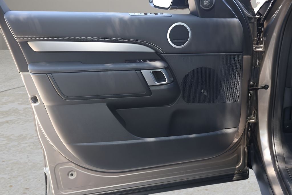 2025 Land Rover Discovery Dynamic SE