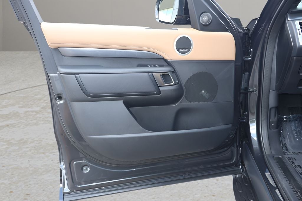 2024 Land Rover Discovery Metropolitan Edition