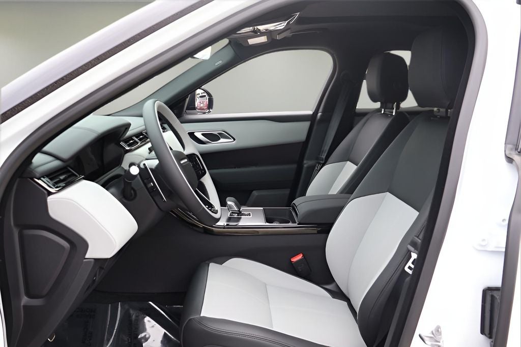 2026 Land Rover Range Rover Velar Dynamic SE