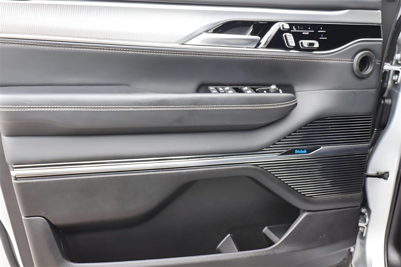 2023 Jeep Grand Wagoneer Base