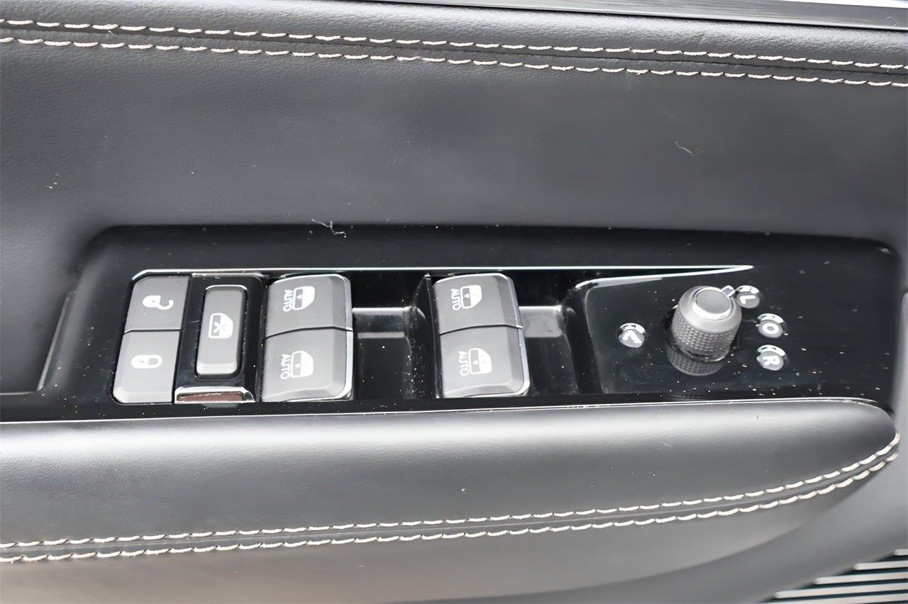 2023 Jeep Grand Wagoneer Base