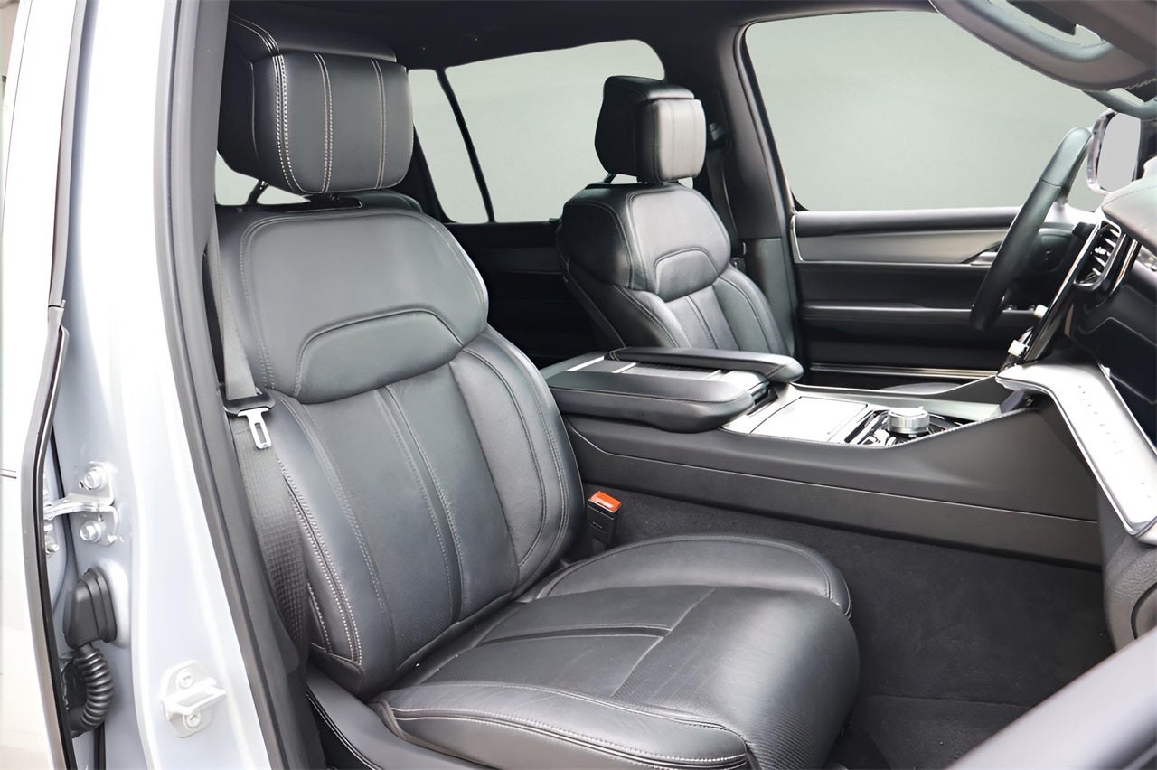 2023 Jeep Grand Wagoneer Base