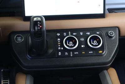 2025 Land Rover Defender 130 V8