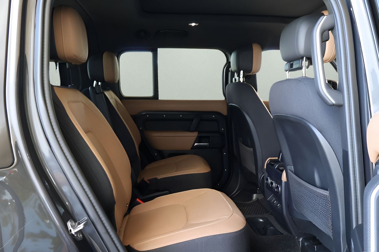 2025 Land Rover Defender 130 V8