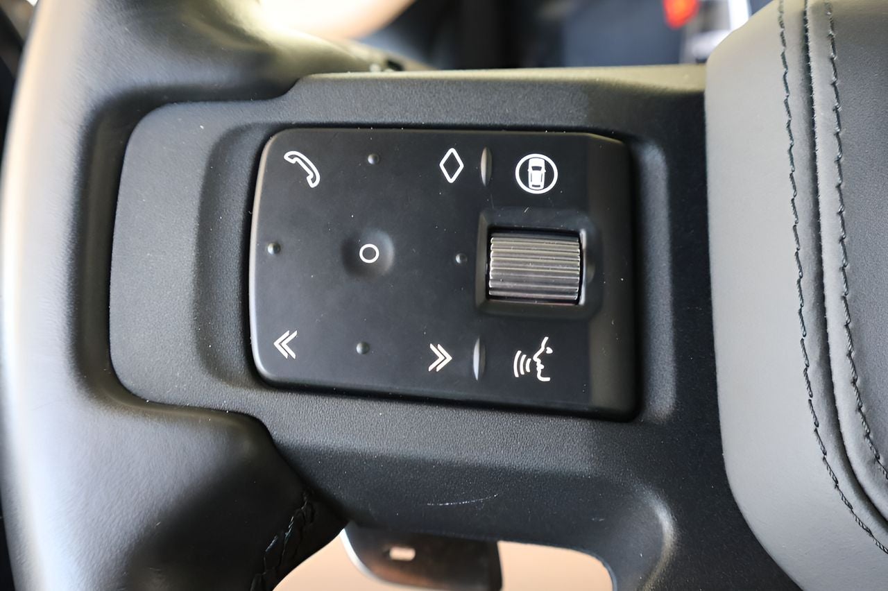 2025 Land Rover Defender 130 V8