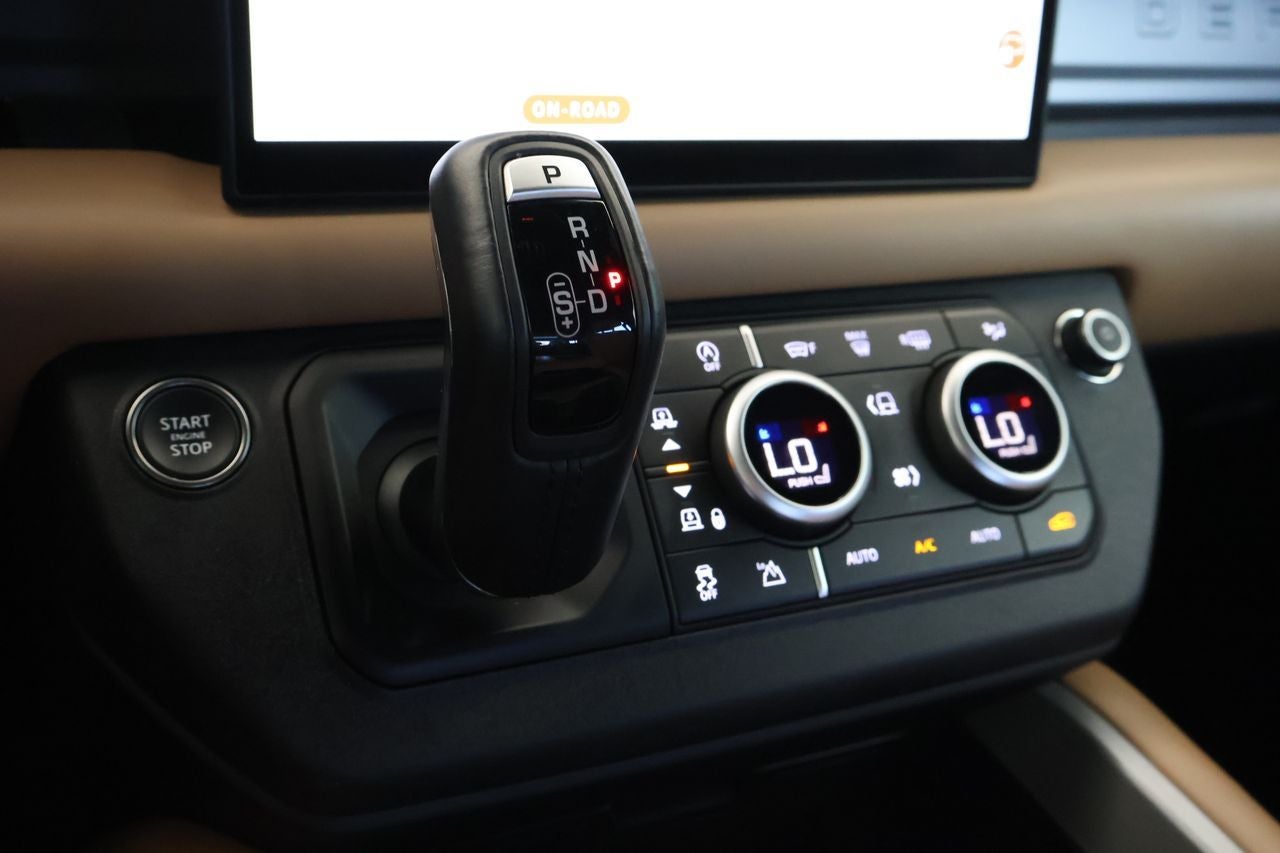 2025 Land Rover Defender 130 V8