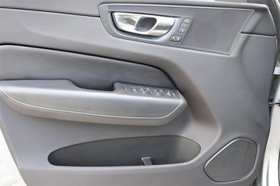 2018 Volvo XC60 Hybrid T8 R-Design