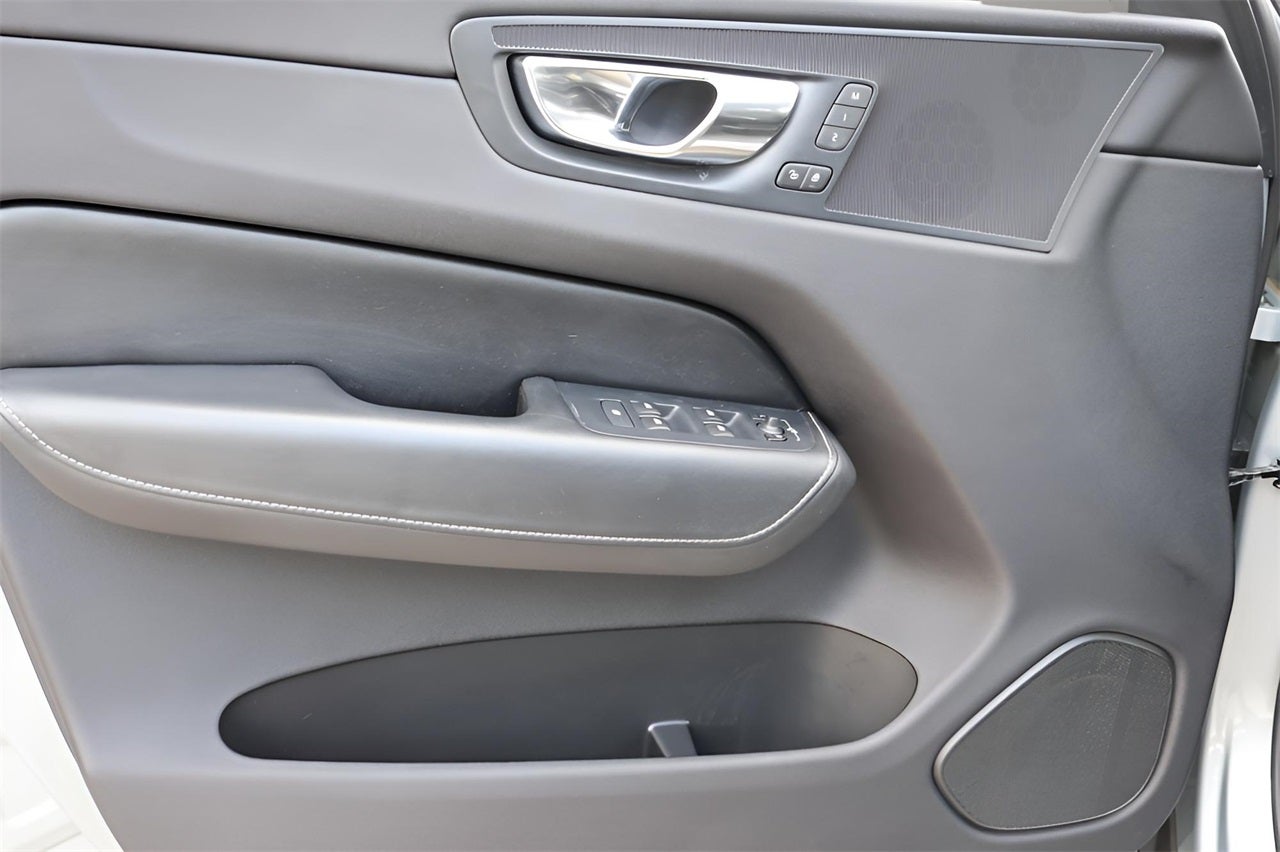 2018 Volvo XC60 Hybrid T8 R-Design