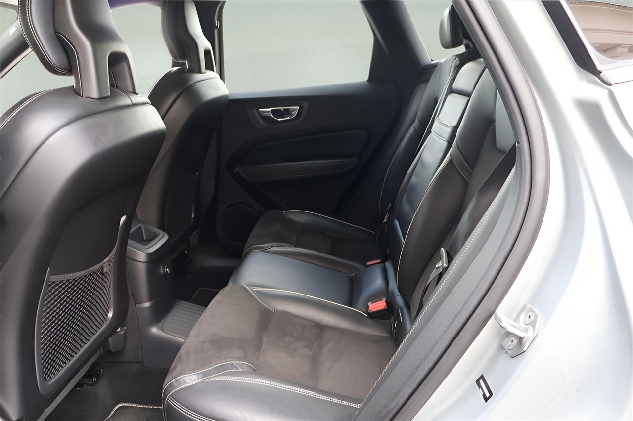 2018 Volvo XC60 Hybrid T8 R-Design