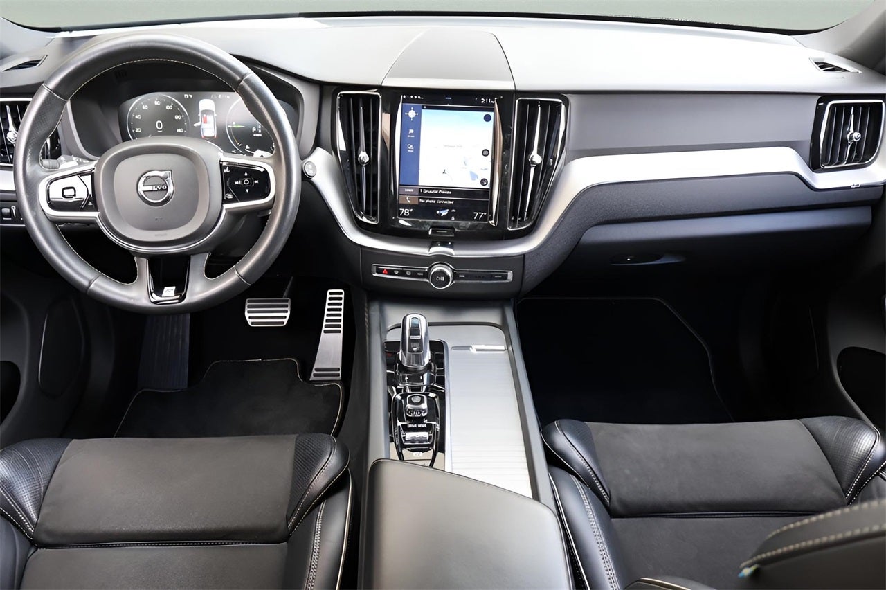 2018 Volvo XC60 Hybrid T8 R-Design