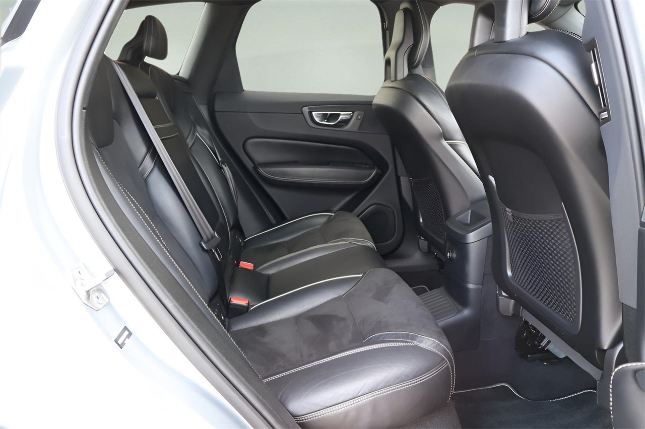 2018 Volvo XC60 Hybrid T8 R-Design