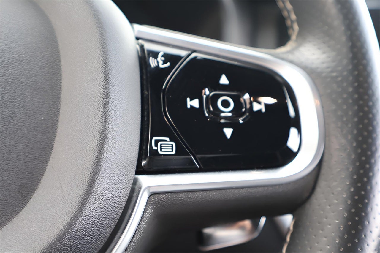 2018 Volvo XC60 Hybrid T8 R-Design