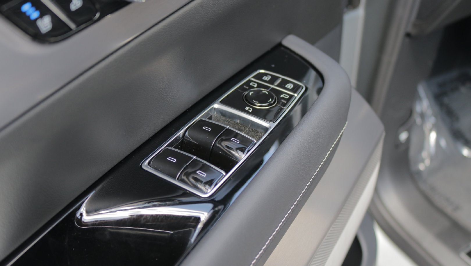 2027 Cadillac VISTIQ Luxury