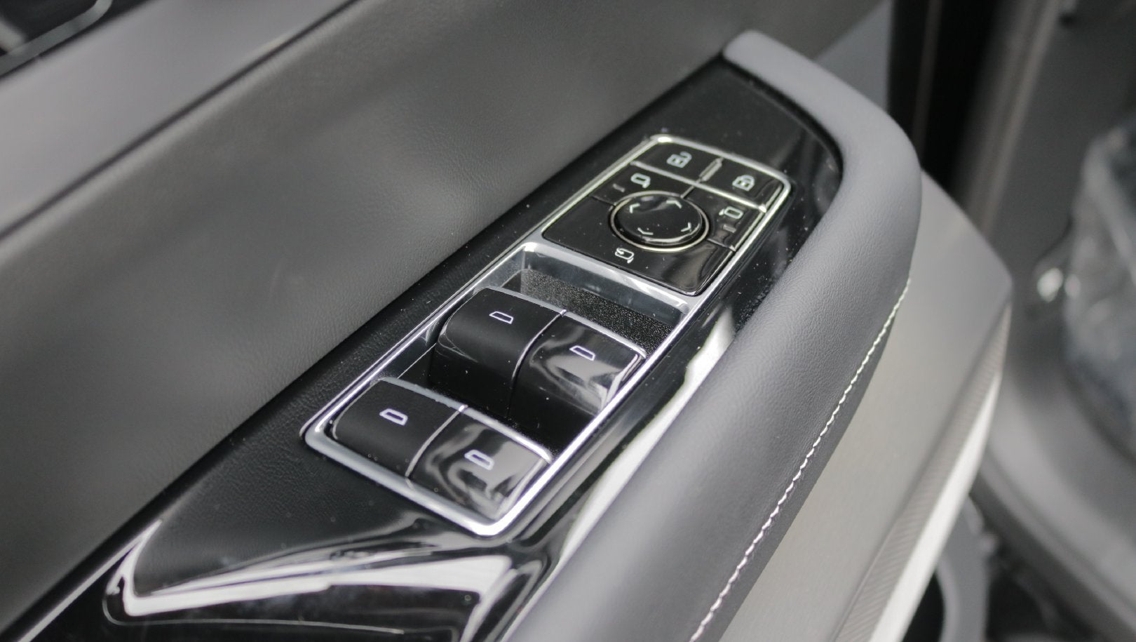 2027 Cadillac VISTIQ Sport