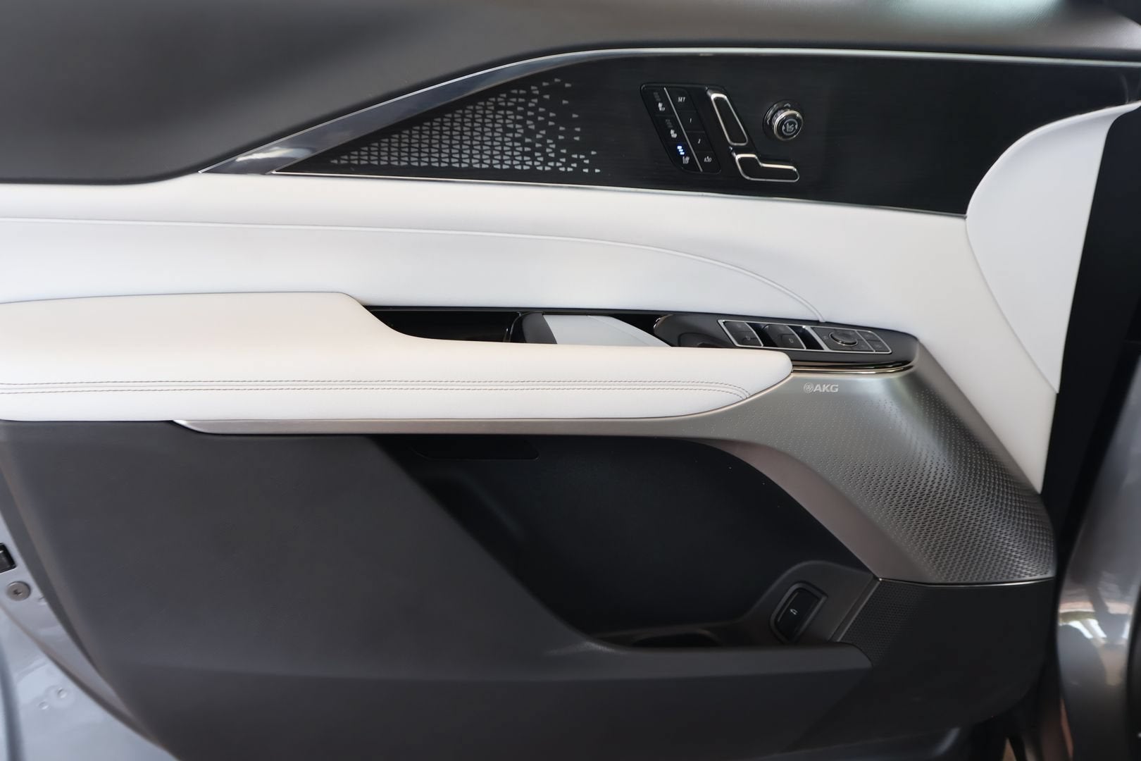 2023 Cadillac LYRIQ Luxury