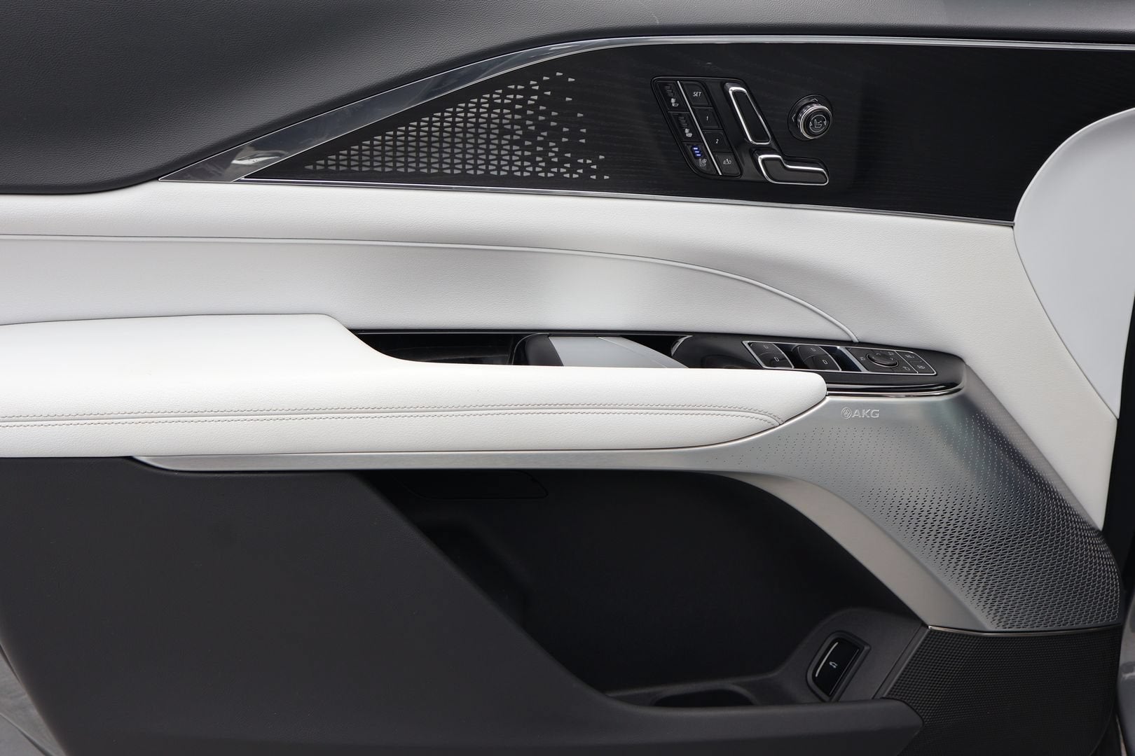 2023 Cadillac LYRIQ Luxury