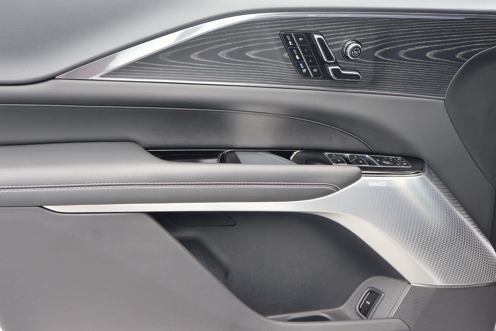 2024 Cadillac LYRIQ Luxury 3