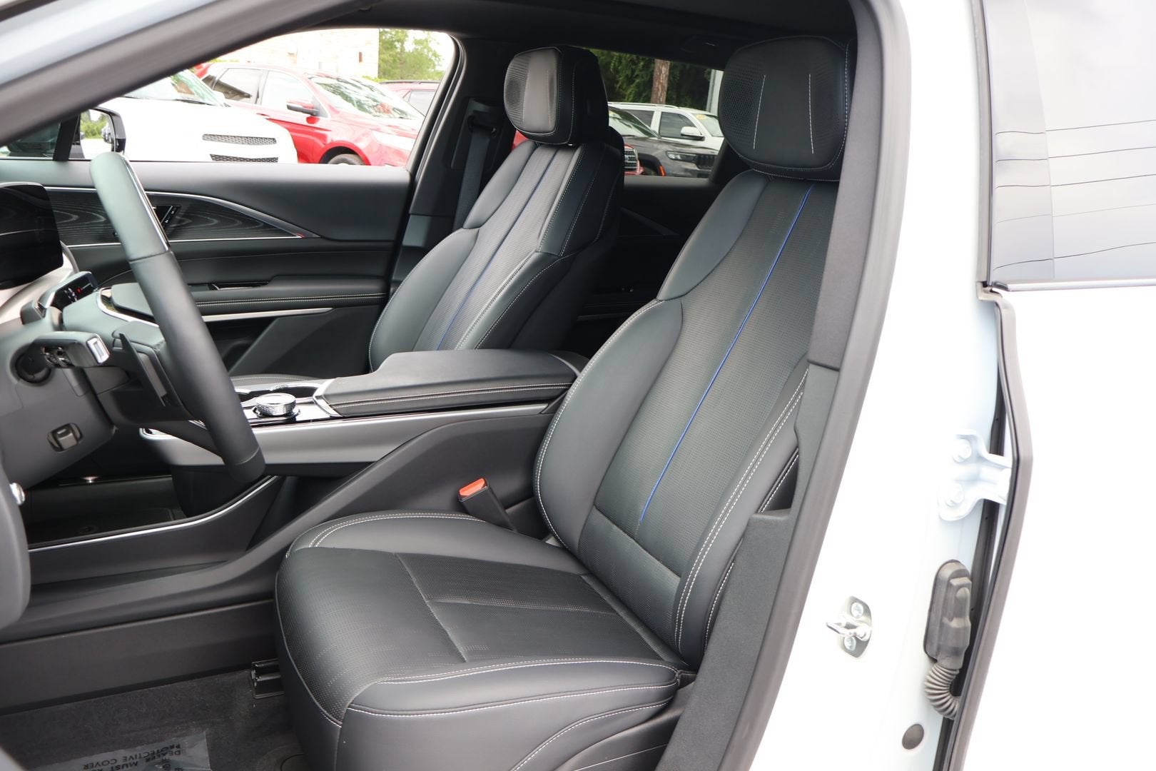 2024 Cadillac LYRIQ Luxury 3