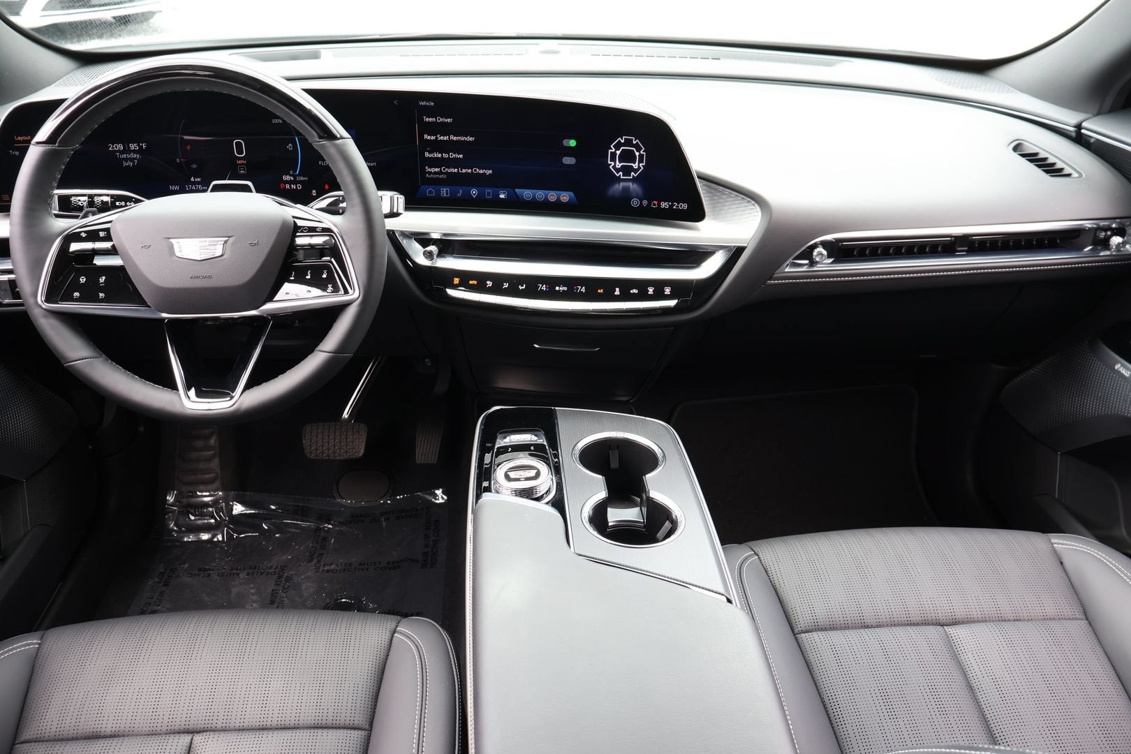 2024 Cadillac LYRIQ Luxury 3