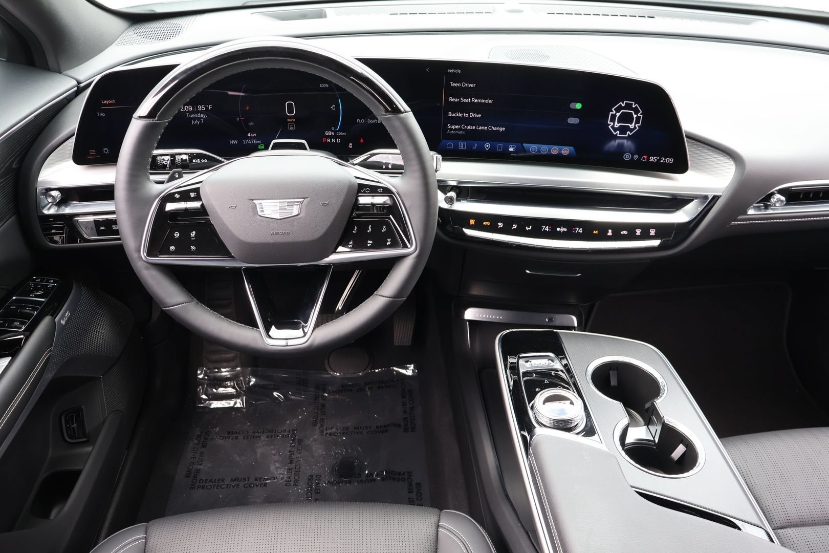 2024 Cadillac LYRIQ Luxury 3