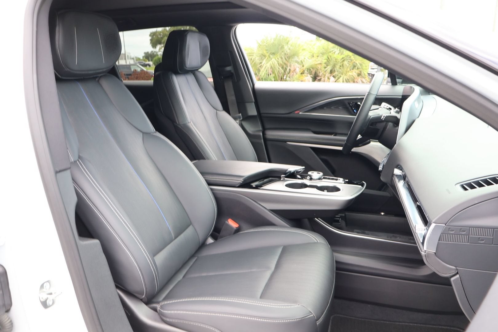 2024 Cadillac LYRIQ Luxury 3