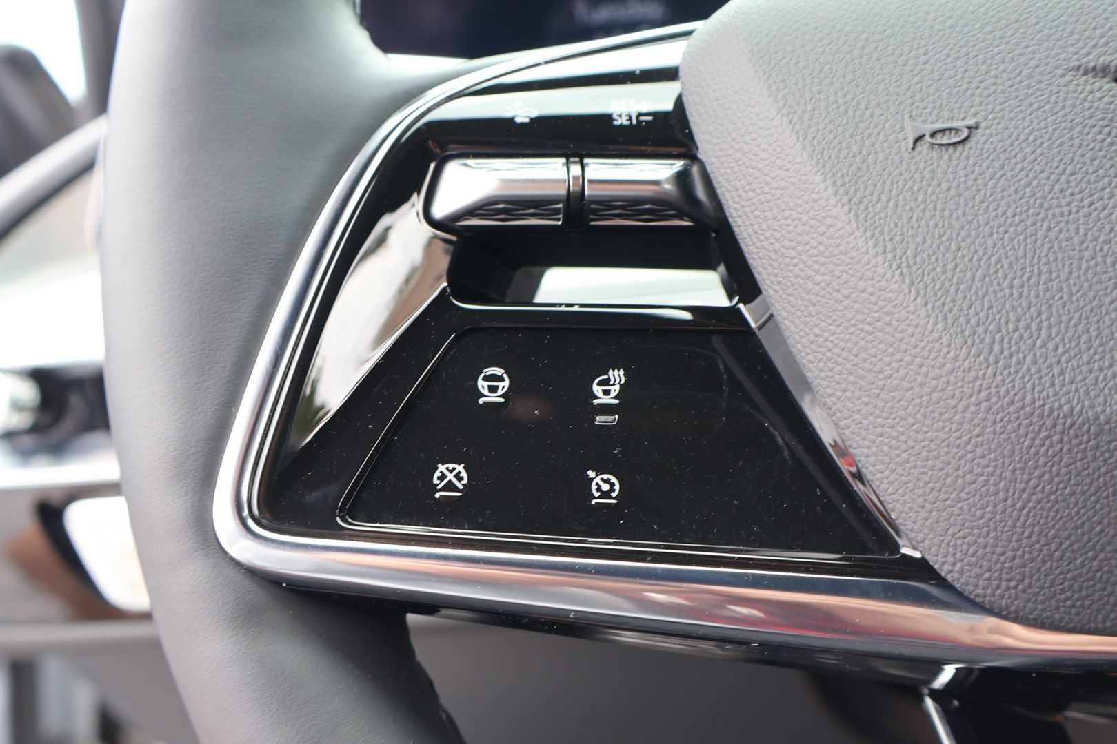2024 Cadillac LYRIQ Luxury 3