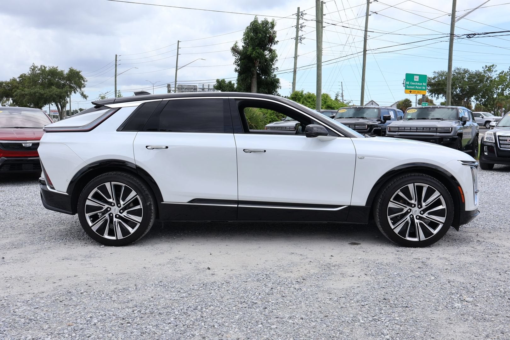 2024 Cadillac LYRIQ Luxury 3