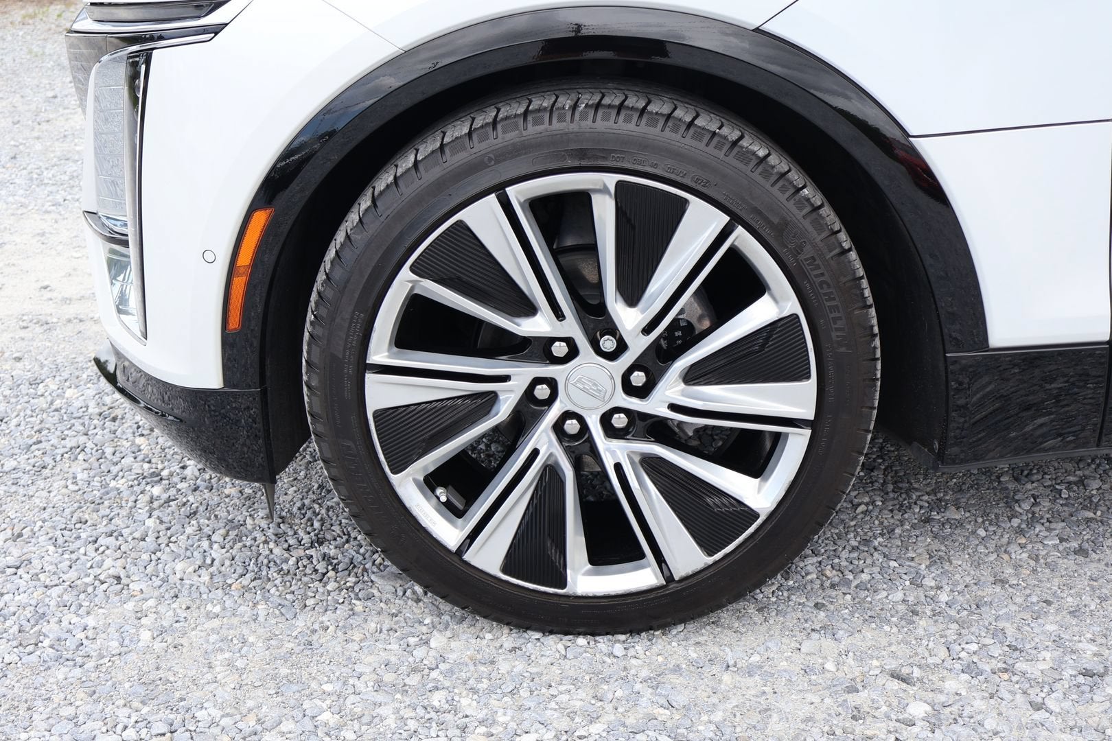 2024 Cadillac LYRIQ Luxury 3