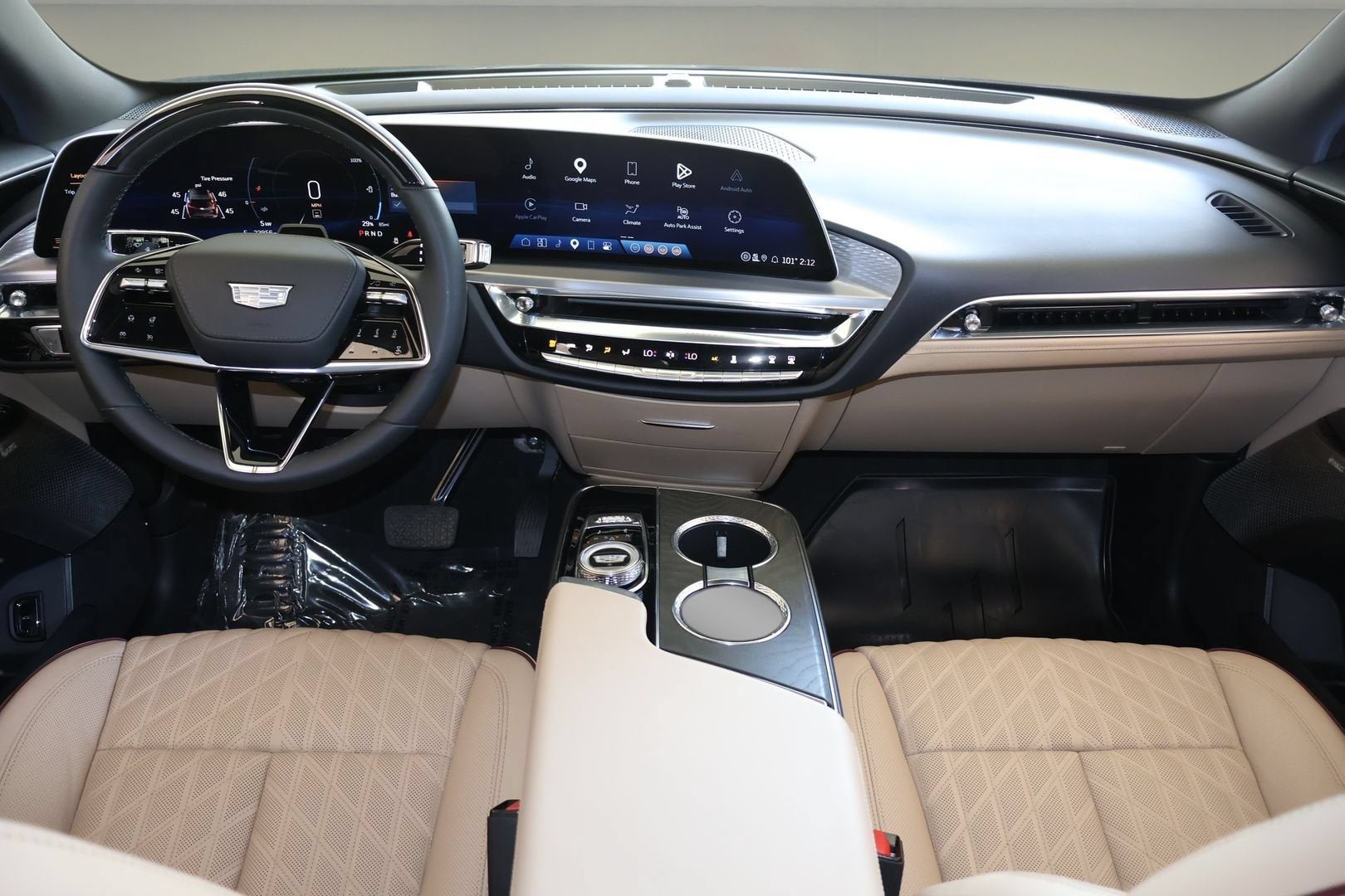 2024 Cadillac LYRIQ Luxury 3