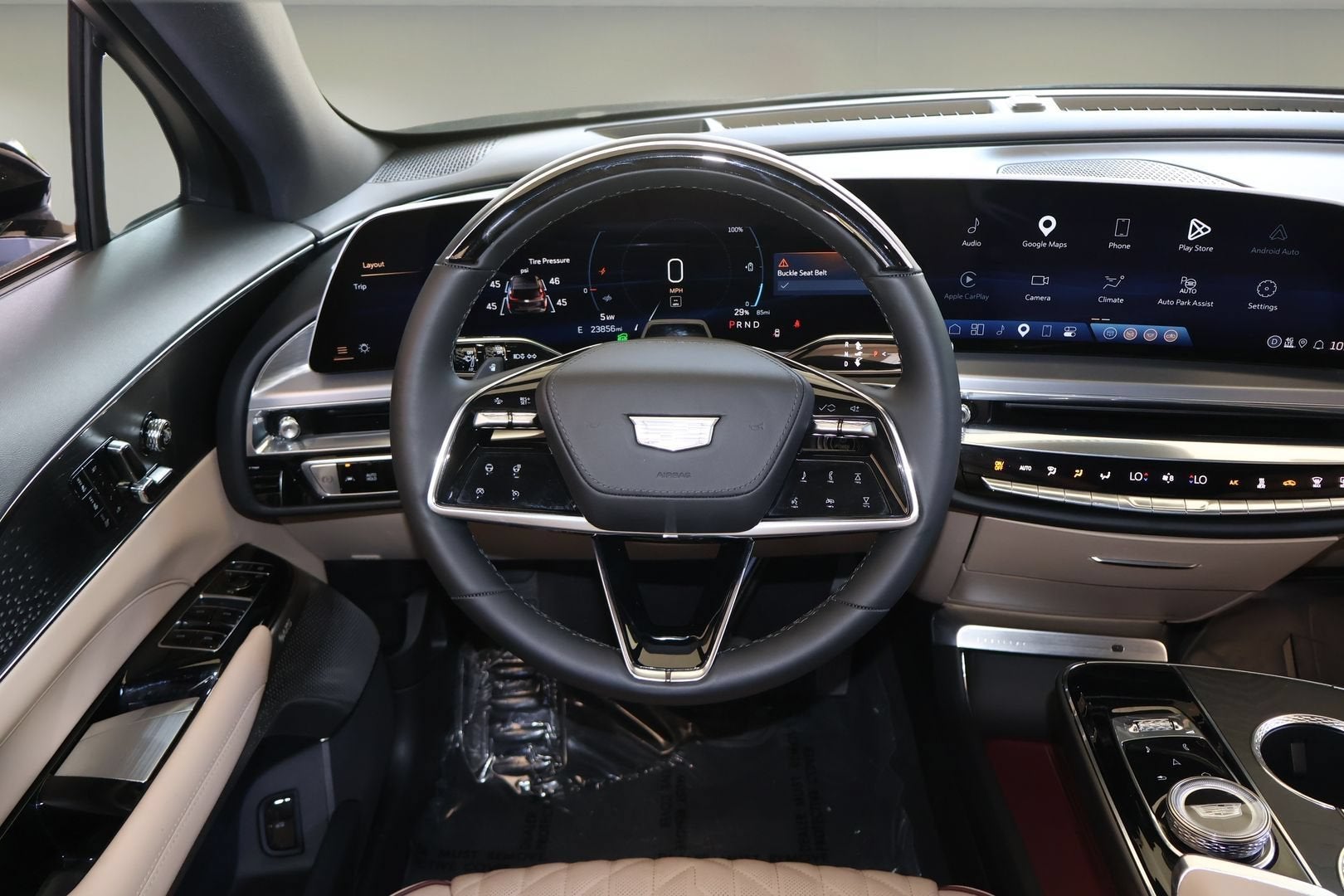 2024 Cadillac LYRIQ Luxury 3