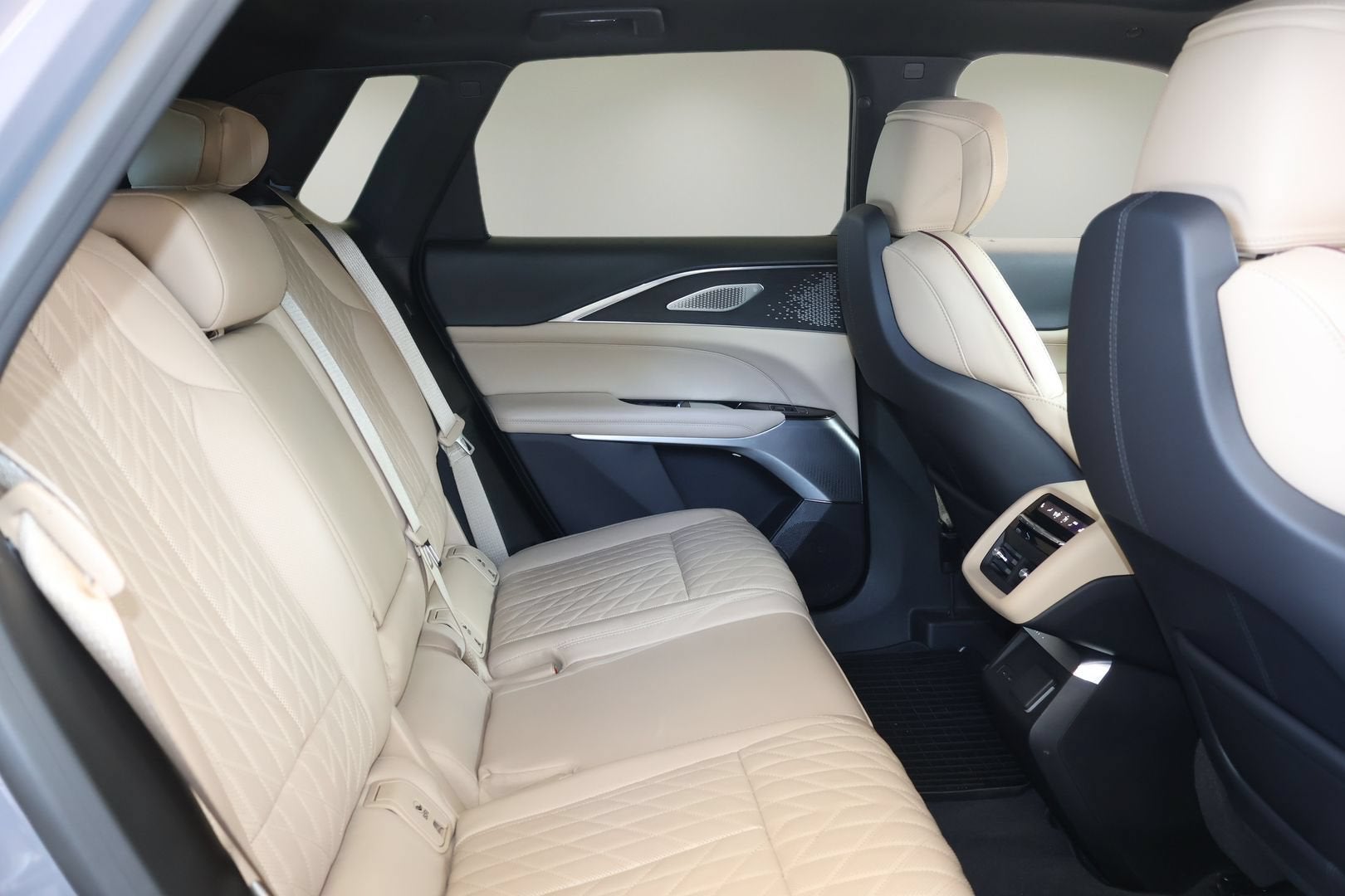 2024 Cadillac LYRIQ Luxury 3