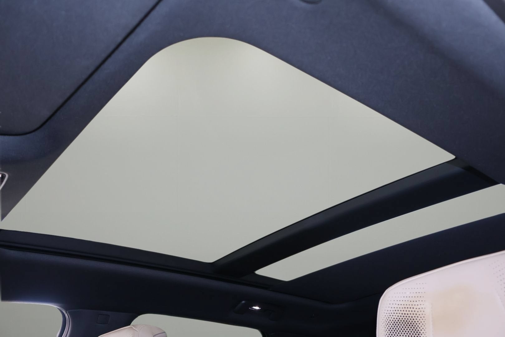 2024 Cadillac LYRIQ Luxury 3