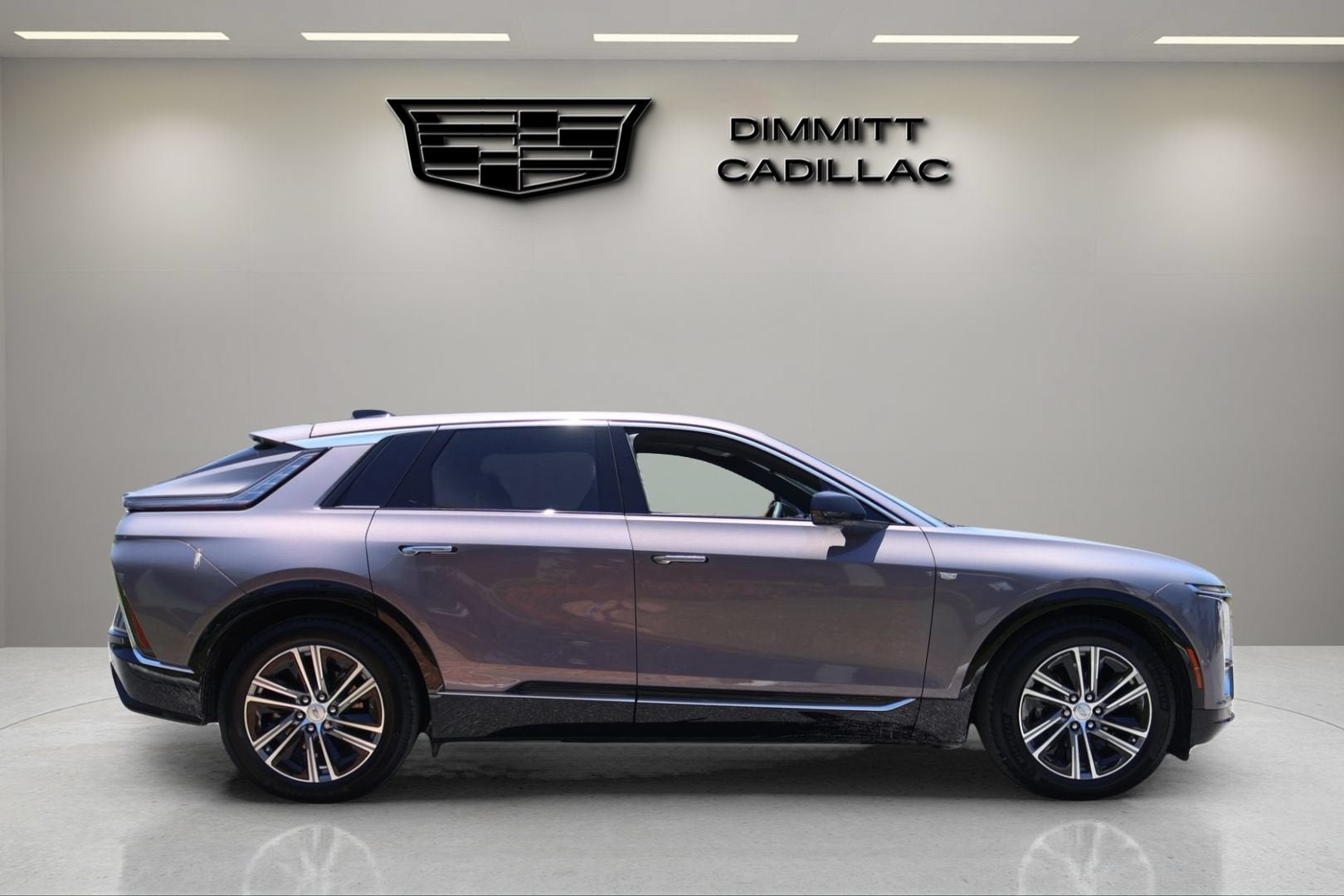 2024 Cadillac LYRIQ Luxury 3