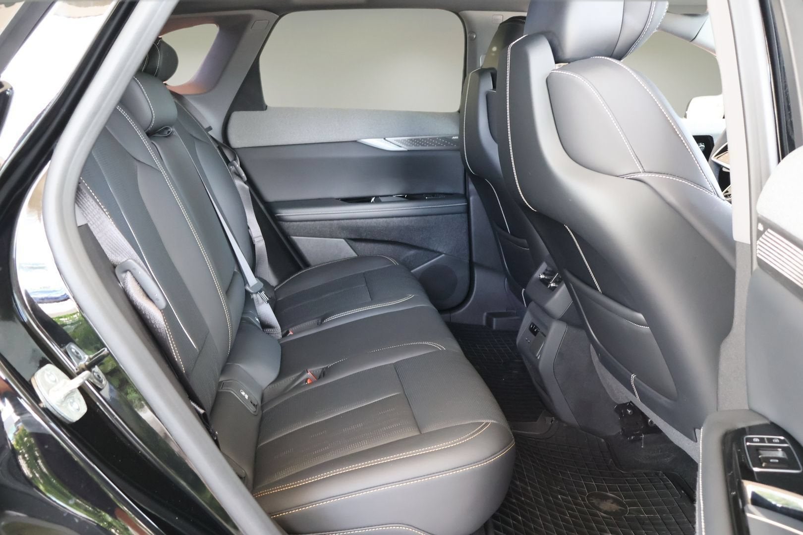 2025 Cadillac OPTIQ Luxury 2