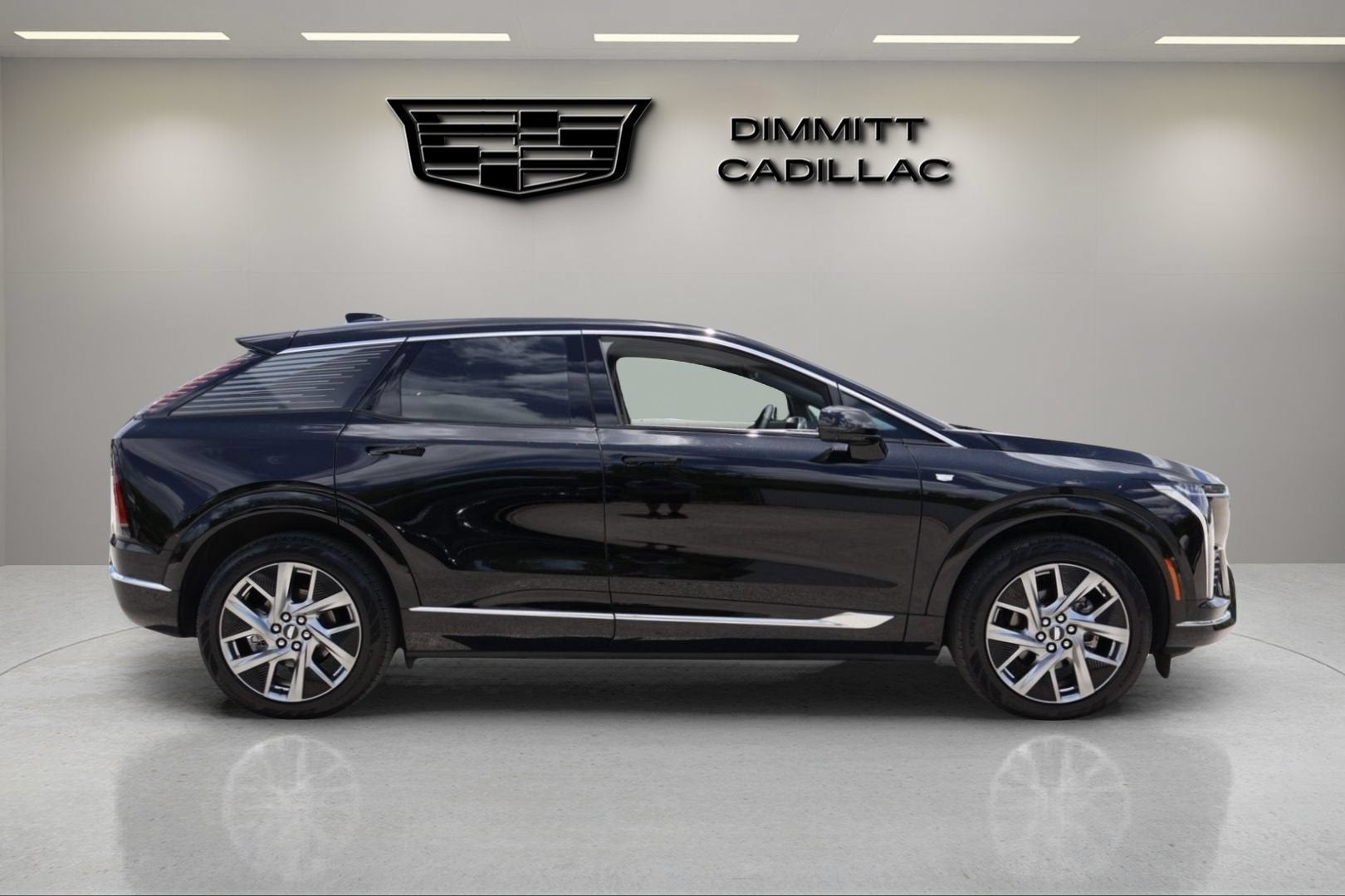 2025 Cadillac OPTIQ Luxury 2