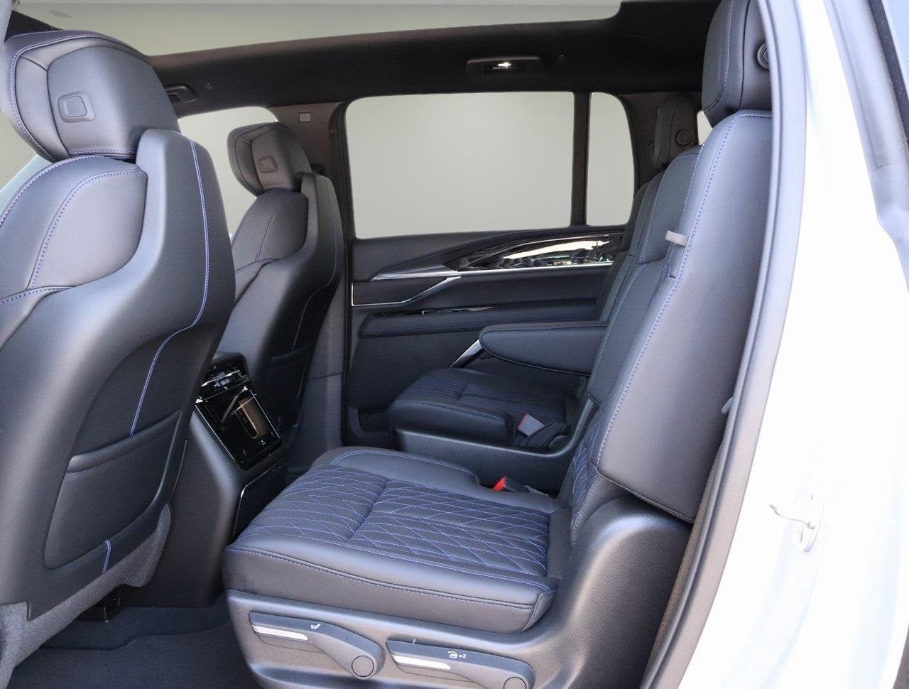 2025 Cadillac ESCALADE IQ Luxury 1